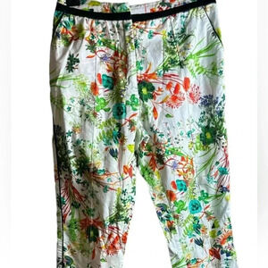 6/$20. Gabby Isabella floral pant size 4